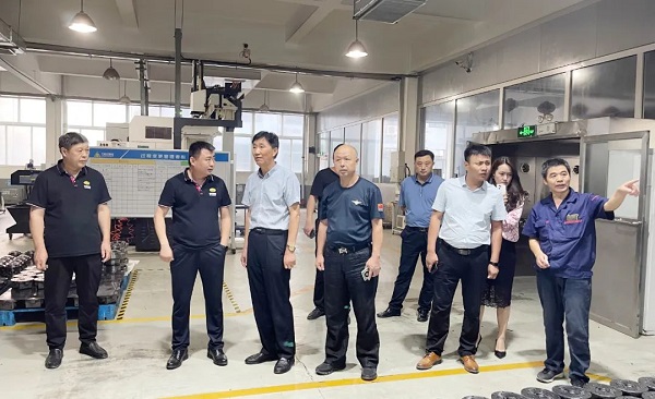 青岛德州老乡会宫兆东秘书长、禹城市在青流动党员党总支筹建负责人刘建民一行7人莅临公司参观调研4.jpg 青岛德州老乡会宫兆东秘书长、禹城市在青流动党员党总支筹建负责人刘建民一行7人莅临公司参观调研4.jpg